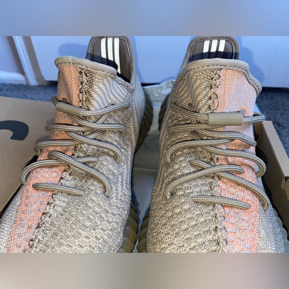 Yeezy - Boost 350 V2 (M 10) - Picture 5 of 12
